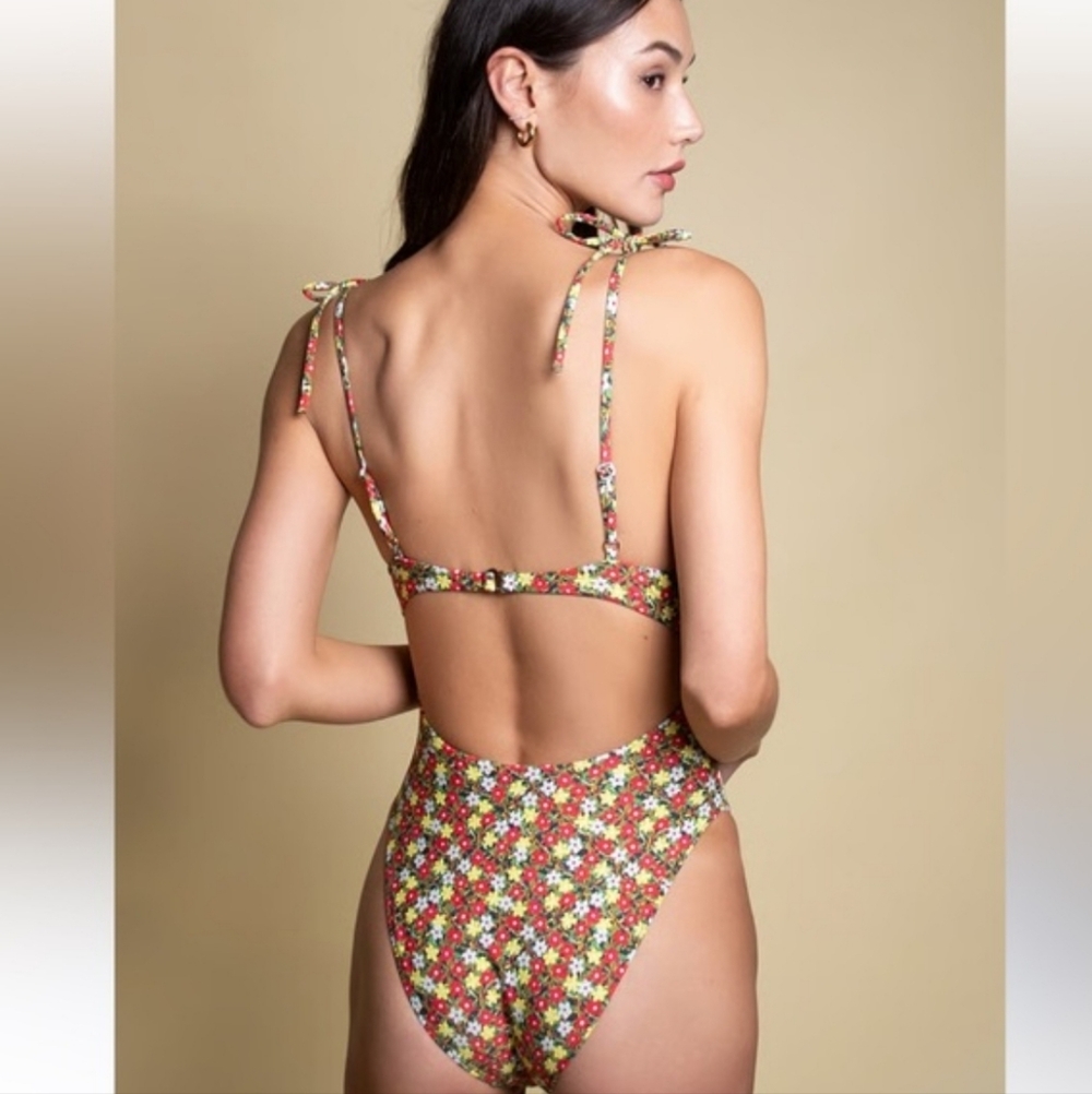 Montce Sienna Petal One‎ Piece Swimsuit - Picture 4 of 16